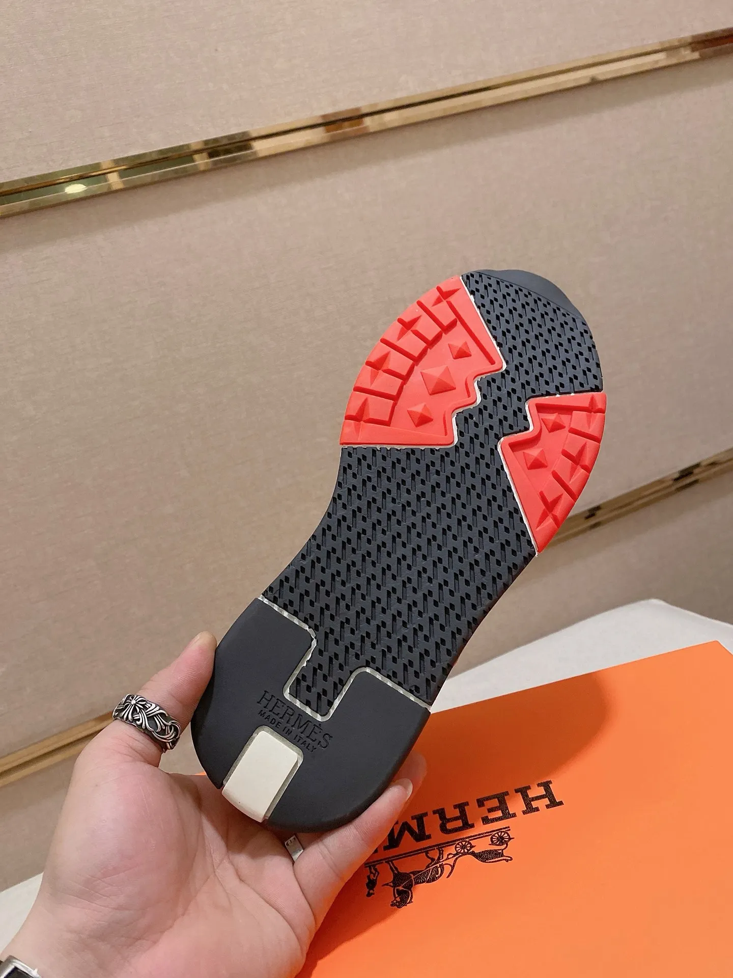 Ex-factory price: 500💰《HERMES》【Classic original single version】Hermès; top 🔝purchasing agent🔍🔍men's latest 🇺🇸sold simultaneously, original imported from Italy ▲▲first-layer cowhide ▲▲ (high-end, nobility and class) ) Exquisite workmanship (Italian 🇮🇹 imported water-dyed 🐂 cowhide lining) sole: original sole provided by the original factory, ⚠️exclusive double-layer activity·TPR·rubber·combined molded outsole; super comfortable·wear-resistant·non-slip·environmental protection The real thing is more beautiful when photographed in kind (high quality, following orders), you can come in and out at will * Number of yards: 38·39·40·41·42·43·44# (can be customized 45.)